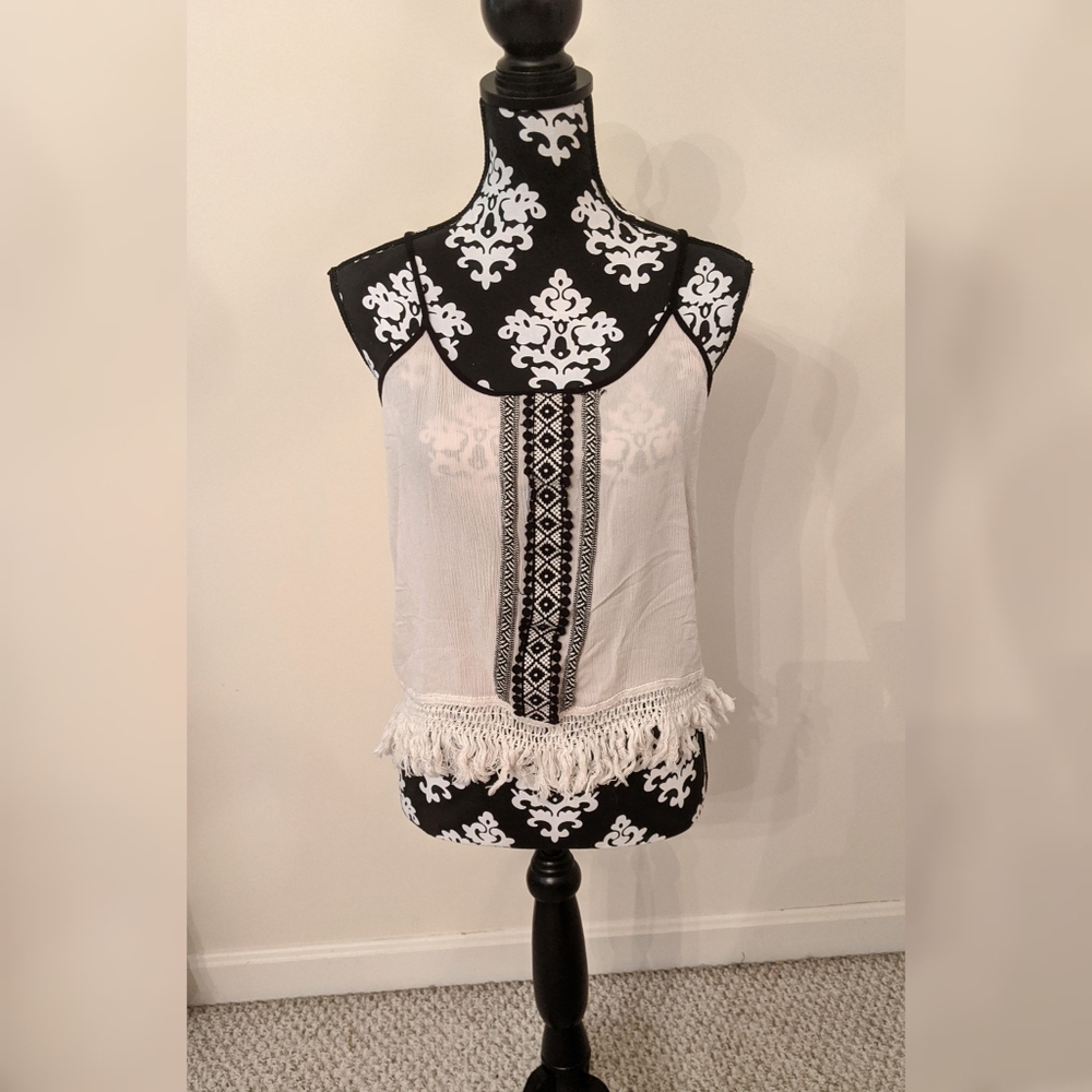5/$25 Maurice's fringed top